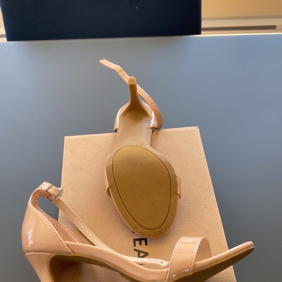 Brand new sandals nude patent - Picture 4 of 4